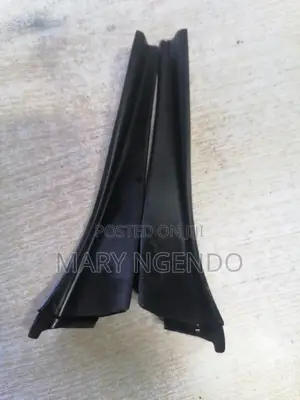 Nissan Dualis Windscreen Finisher