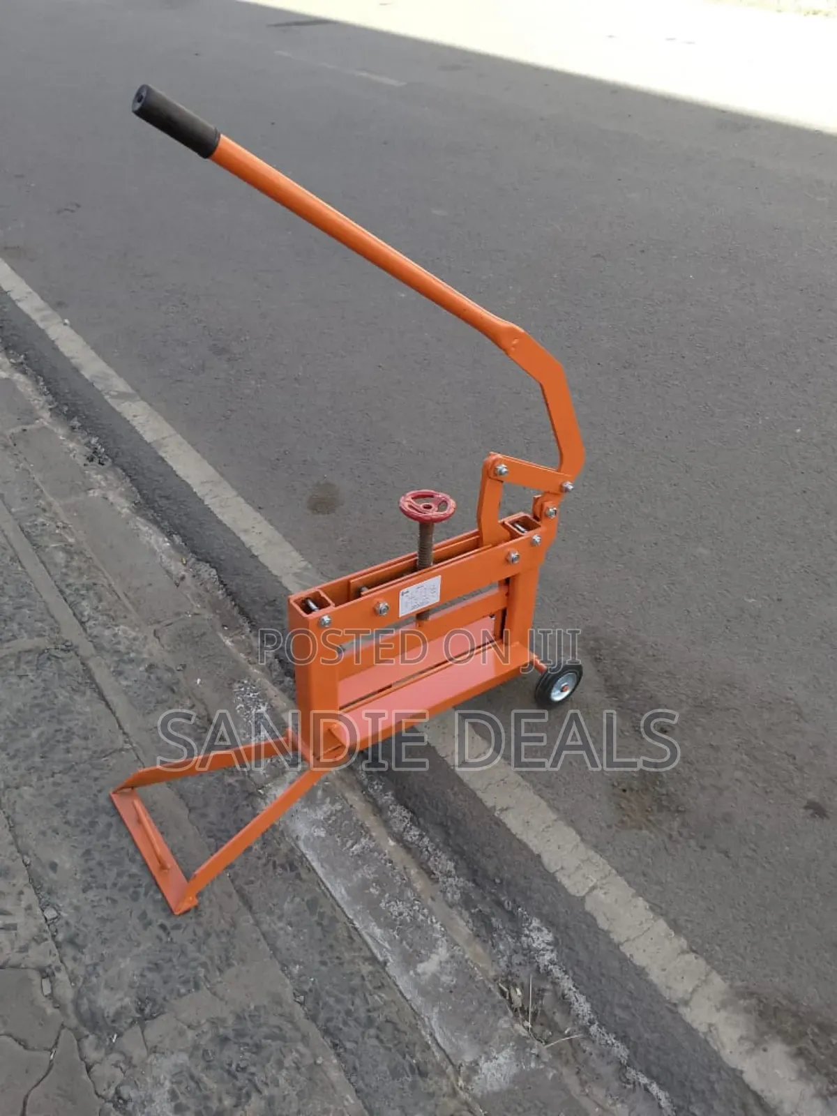 Cabro Breaker Machine