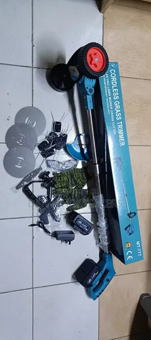 Makita Cordless Grass Trimmer With Accessories