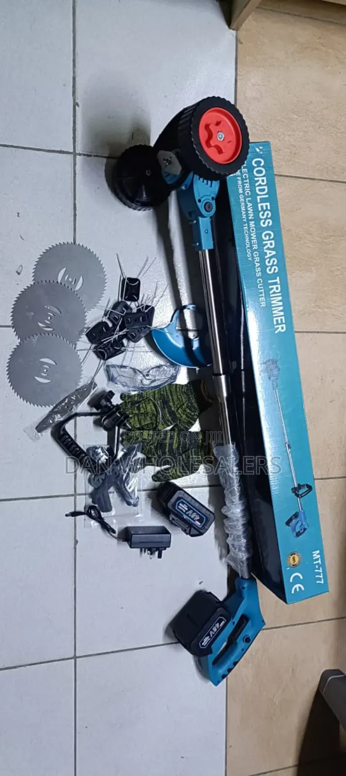 Makita Cordless Grass Trimmer With Accessories