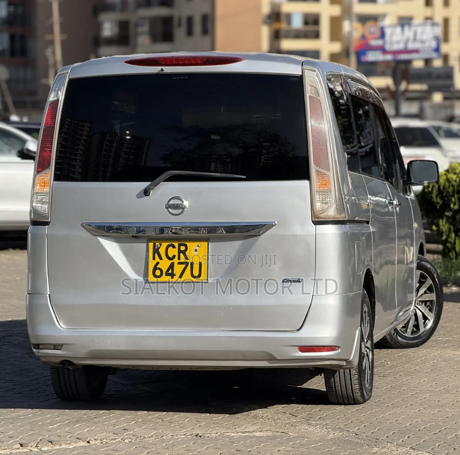 Nissan Serena 2011 Silver