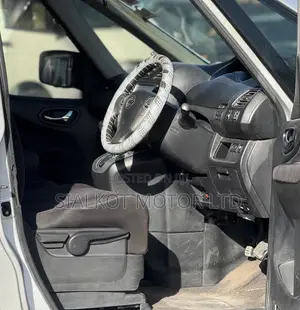 Nissan Serena 2011 Silver