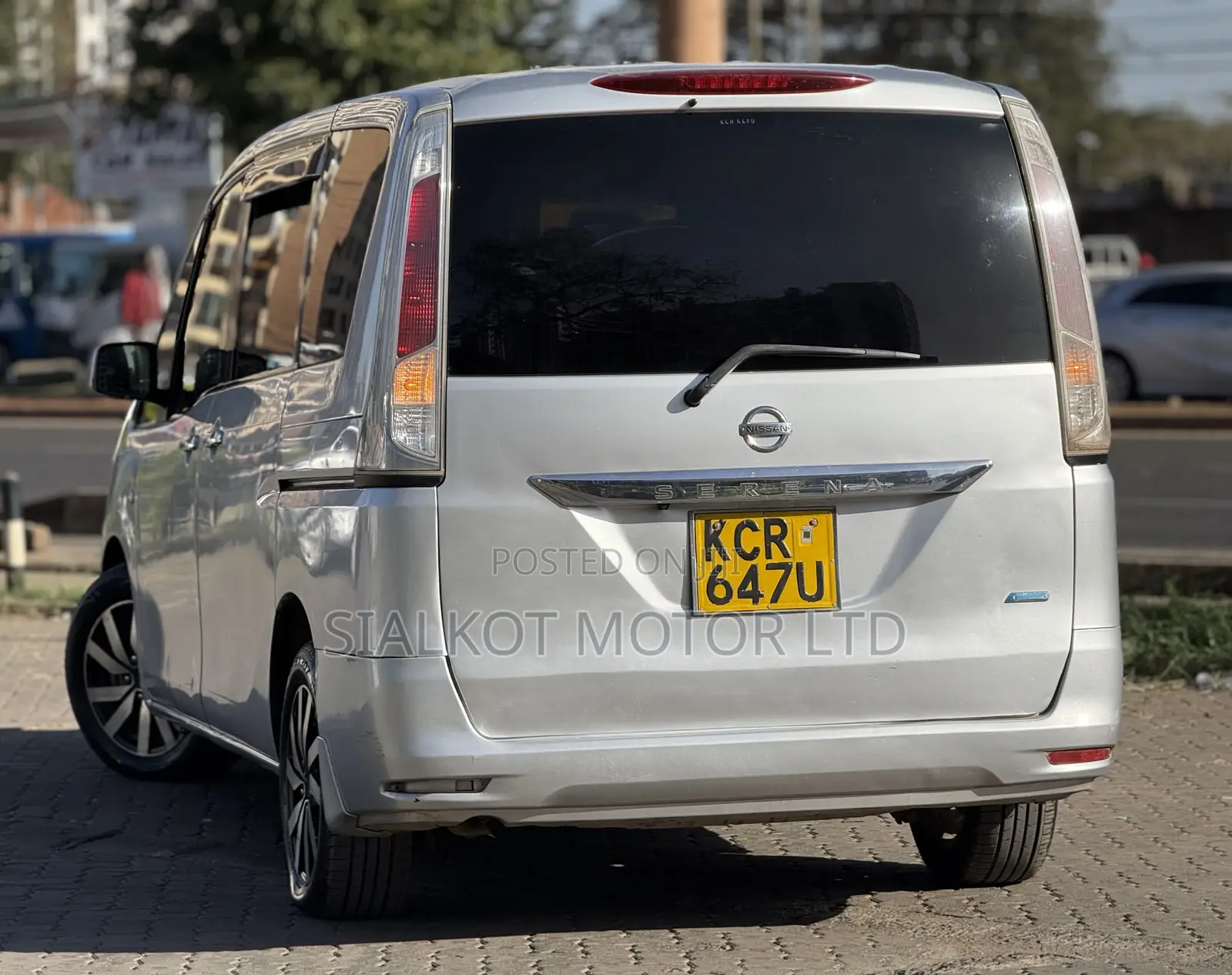 Nissan Serena 2011 Silver