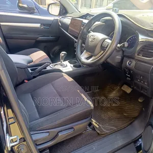 Toyota Axio 2018 Silver