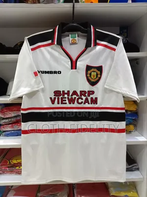 Manchester United Sharp 1998/1999 Away Retro Jersey.