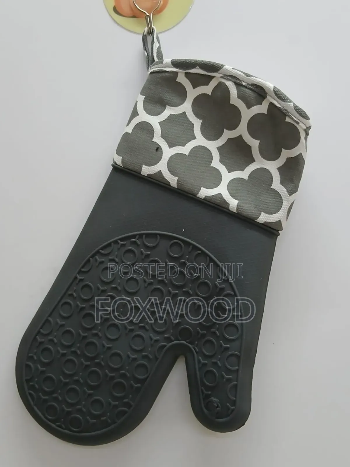 Silicone Insulated Oven Gloves Now Available