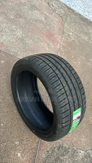 235/45r17  Yusta Tyre