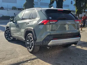 Toyota RAV4 2020 Green