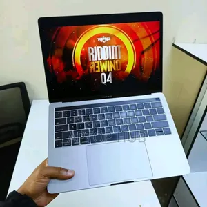 Laptop Apple MacBook Pro 2017 16GB Intel Core I7 SSD 512GB