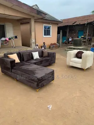 5-Seater Elegant Corner Sofa With a Single Seat