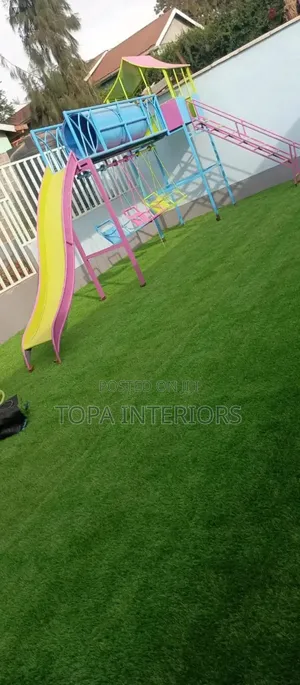 Natural Look Mimick Kid Friendly Green Artificial Turf Grass Carpets