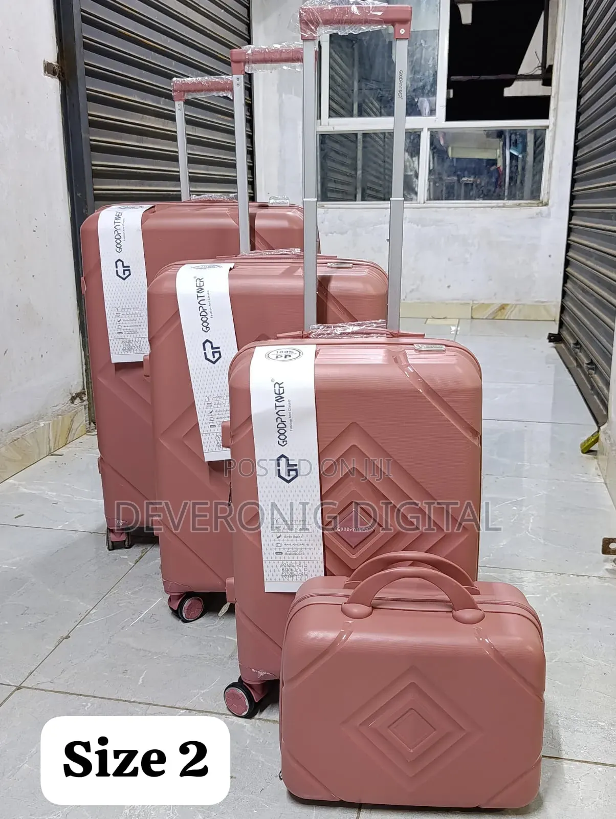*4 in 1 Luxurious Unbreakable Suitcase