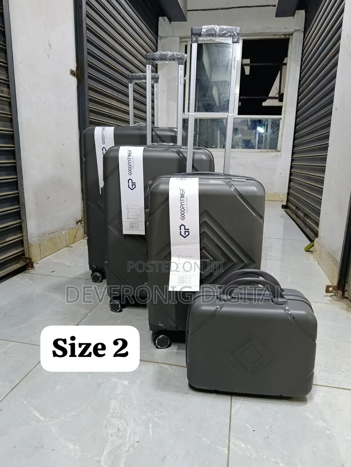 *4 in 1 Luxurious Unbreakable Suitcase
