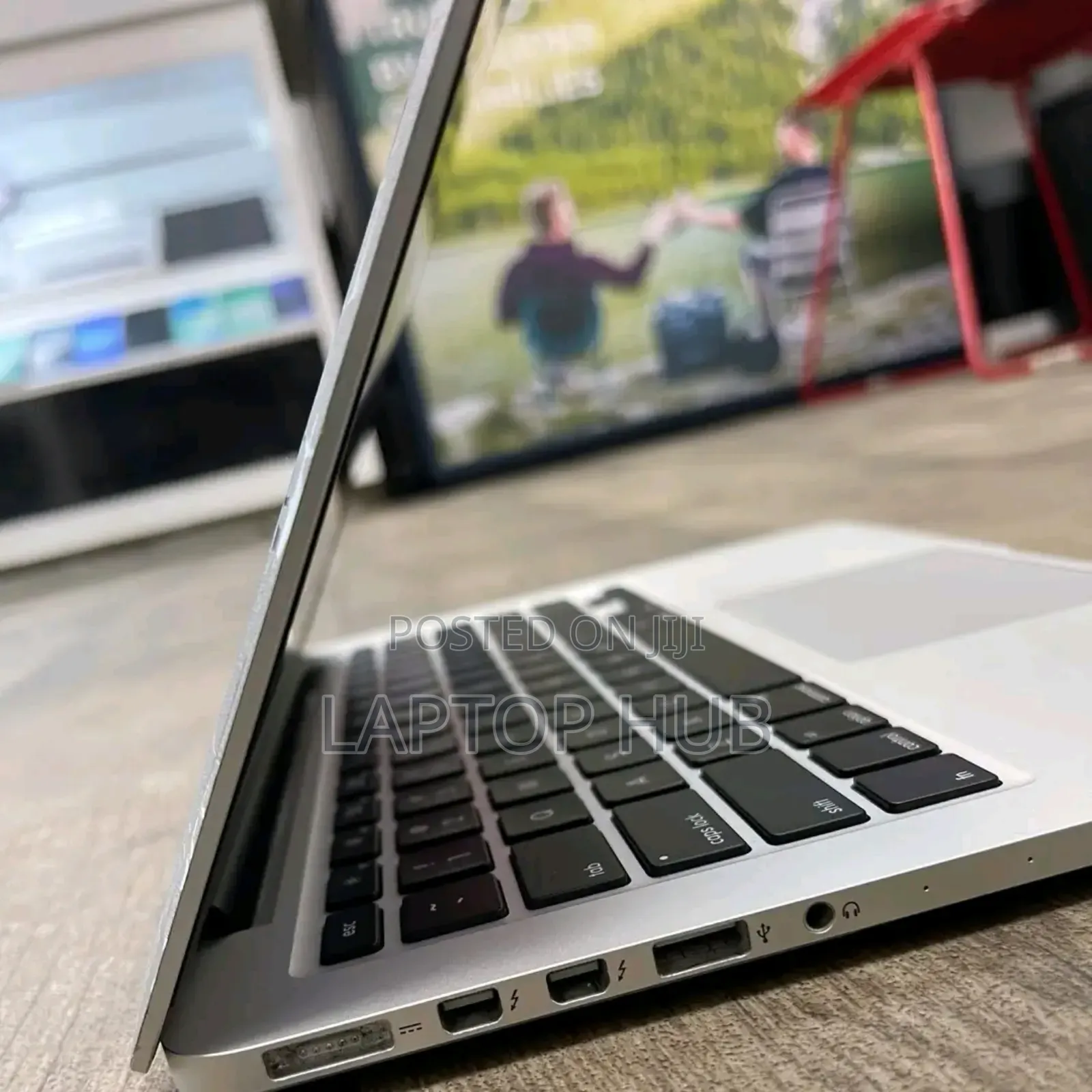 Laptop Apple MacBook Pro 2015 8GB Intel Core I5 SSD 256GB