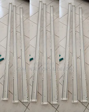 Plain White Aluminium Curtain Rails With 3d