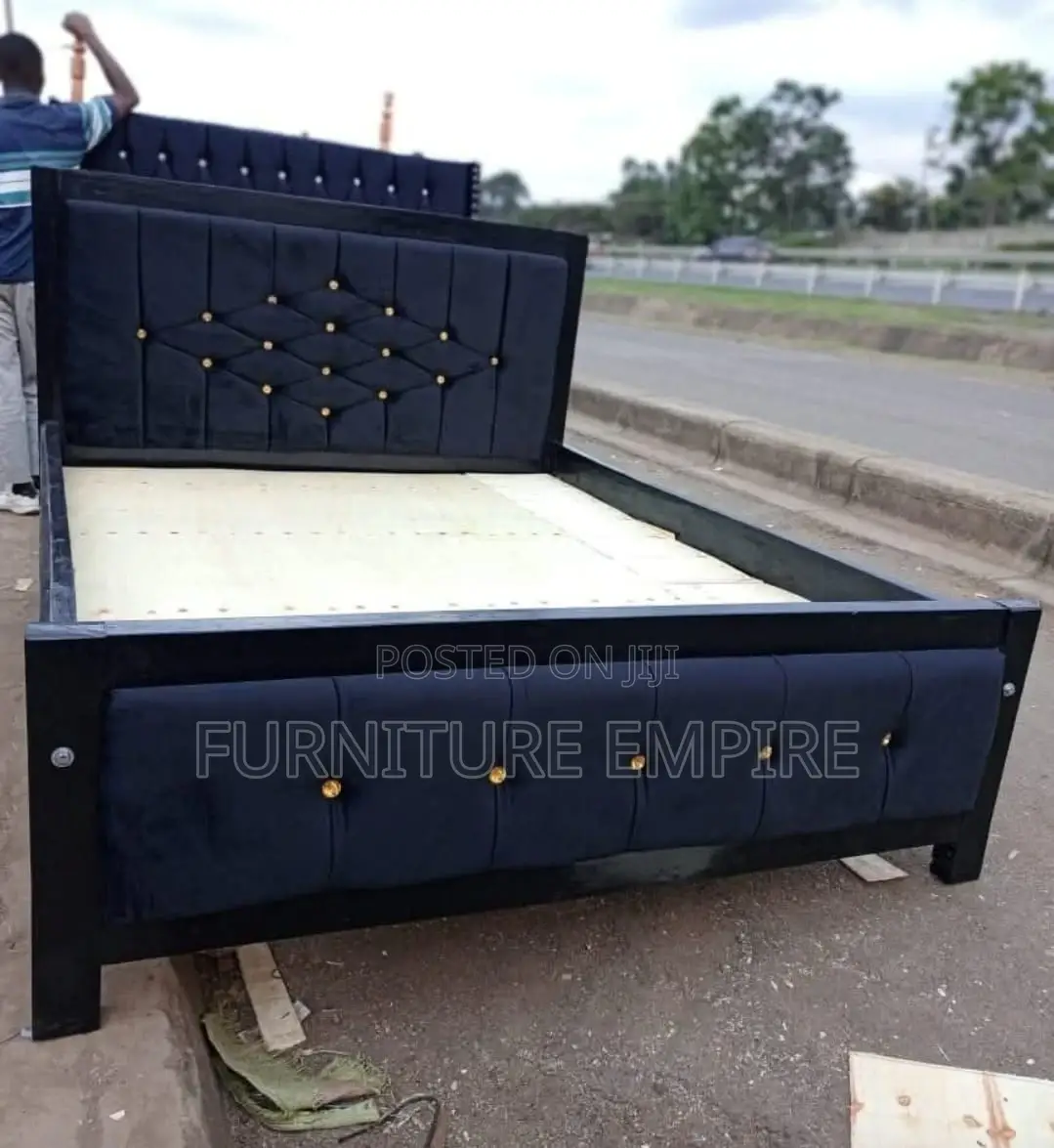 Lavish Classy 5 by 6 Mocket Bed