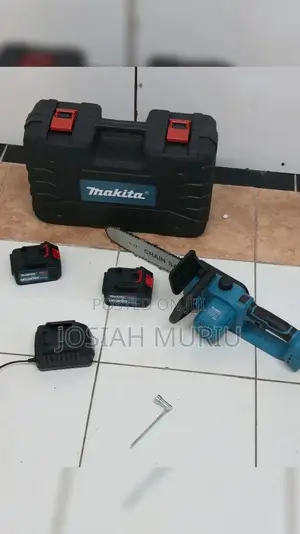 12" Makita Chainsaw 
 2 Batteries 
Charger