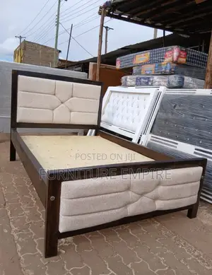 Dramatic 5 by 6 Mocket Bed