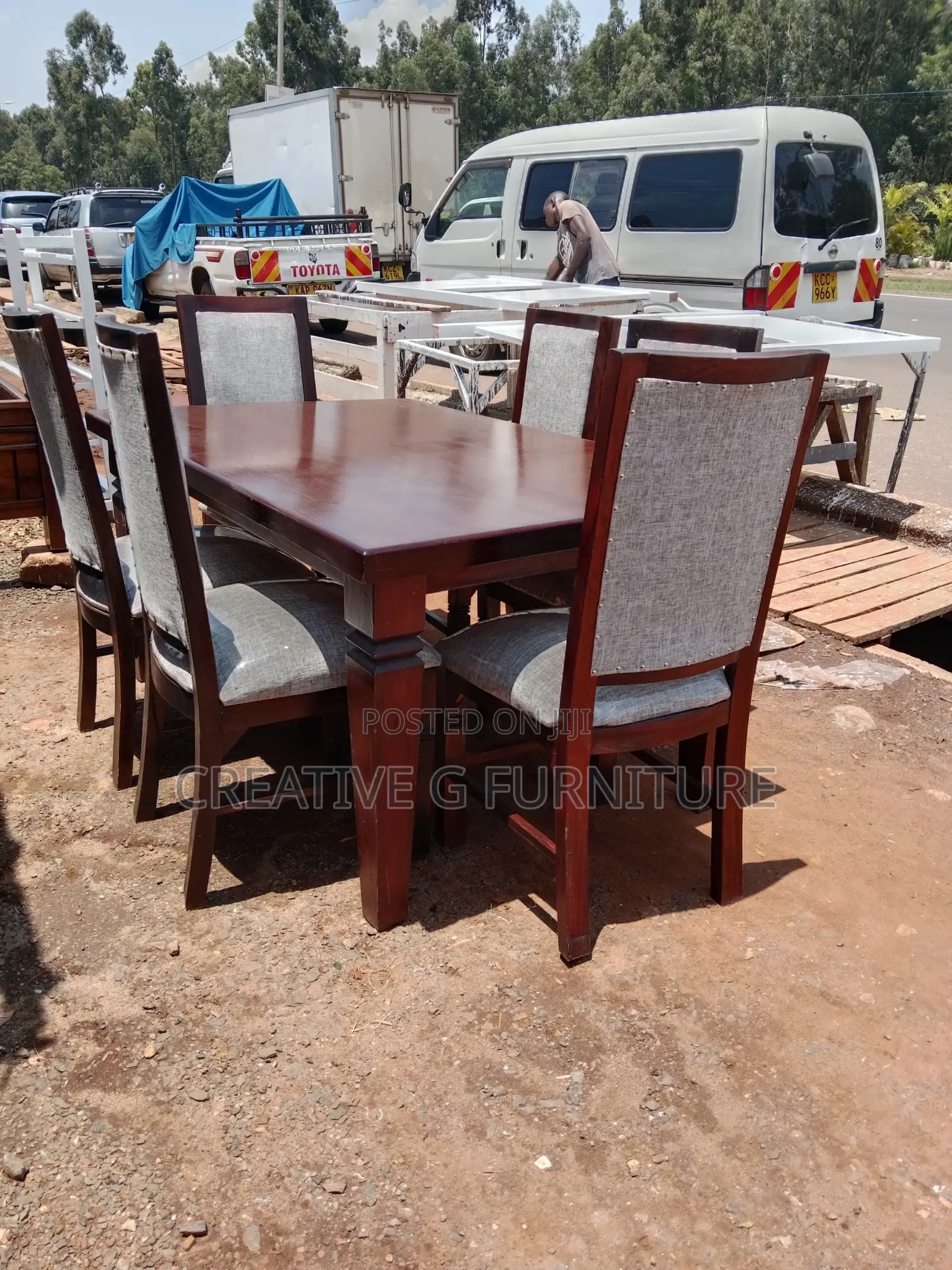 High-End First-Class Dining Table*