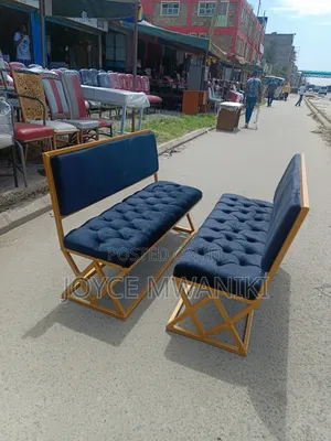 Modern Waiting Seat, Black and Gold 