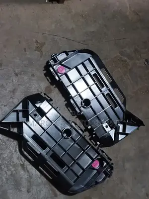 Voxy 2015 Bumper Slides Retainers
