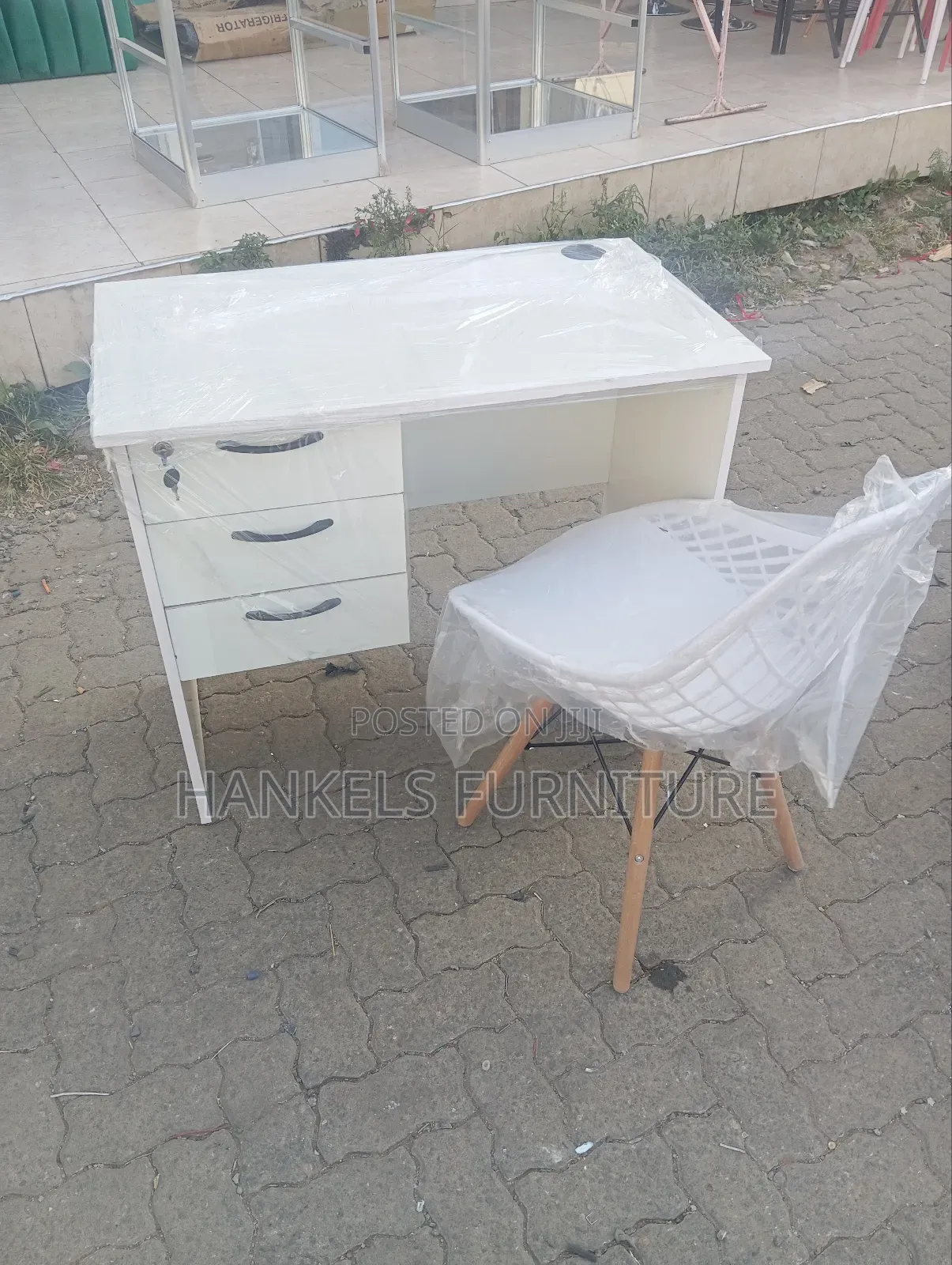 White Office Desk Mesh Eames Chair