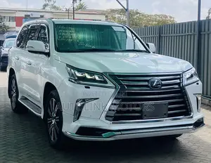 Lexus LX 570 AWD 2019 White