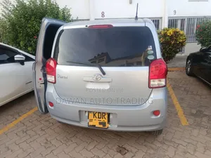 Toyota Porte 2016 Blue
