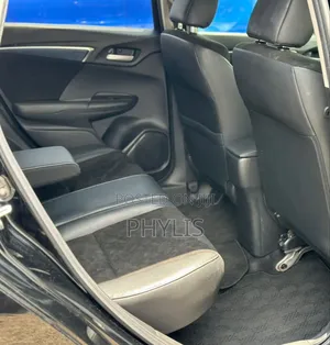 Honda Fit Shuttle 1.5 Hybrid 2WD 2018 Black