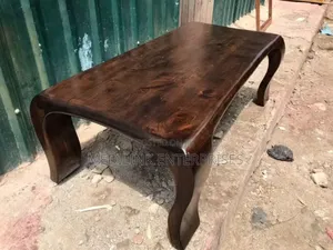 Queen's Legged Walnut Coffee Table