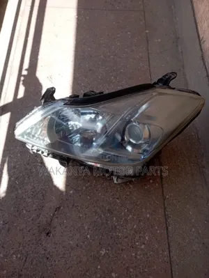 Toyota Crown Model 2010/2012 Xenon Headlamp. Ex Japan