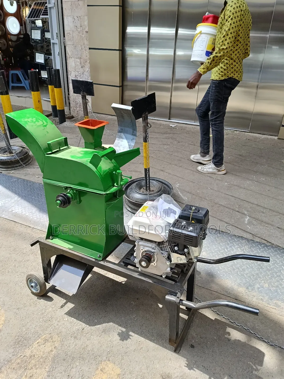 Feed Chopper With Engine