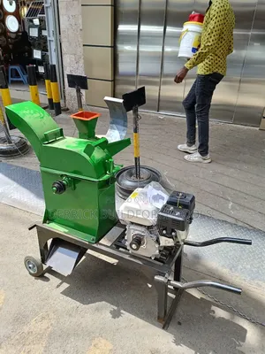 Feed Chopper With Engine