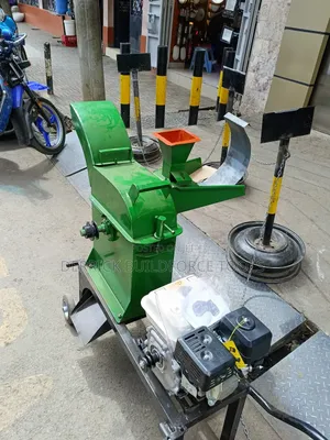 Feed Chopper With Engine