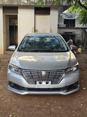 Toyota Premio 2019 Silver
