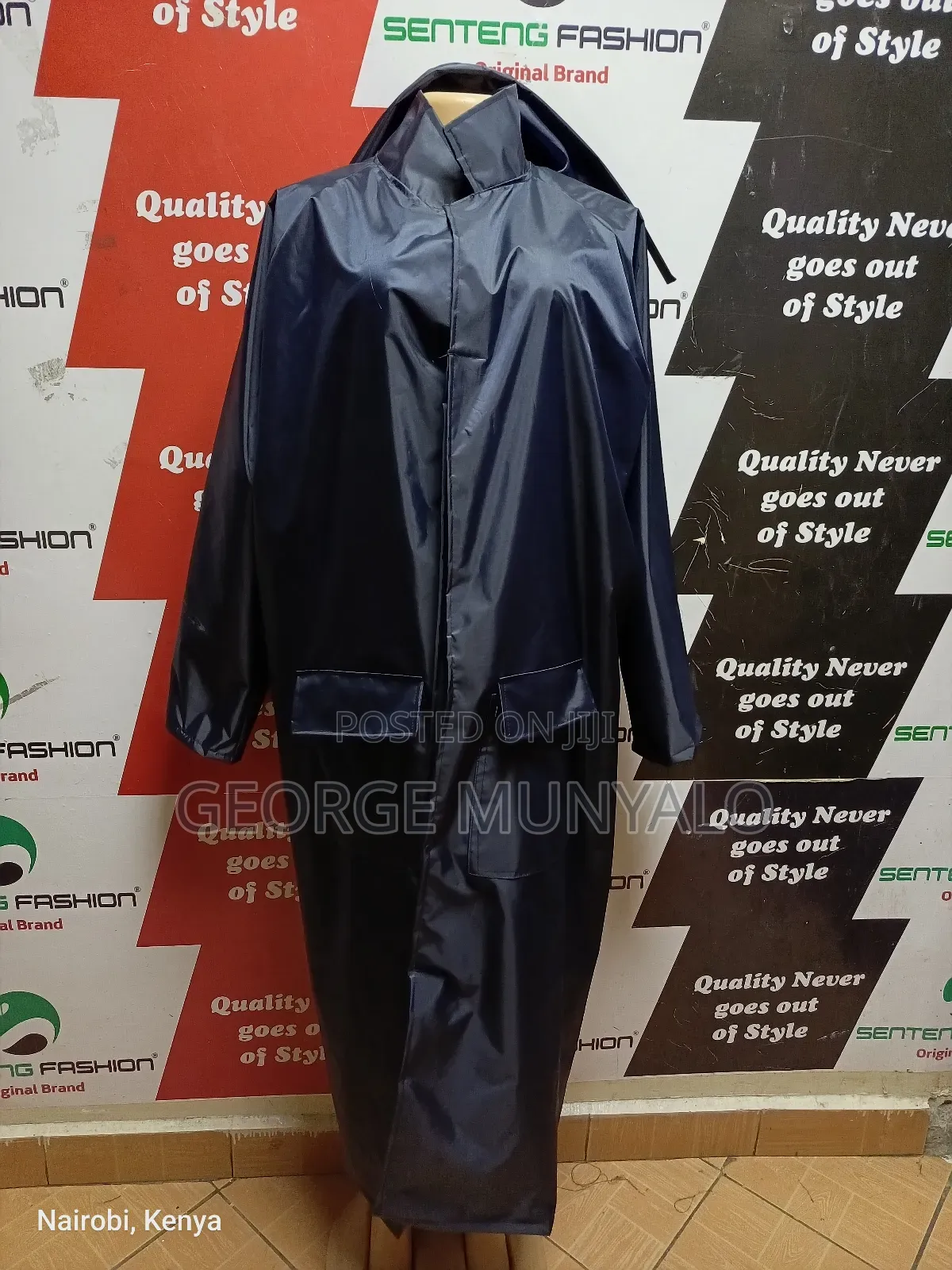 Quality Raincoat With Inner Lining
