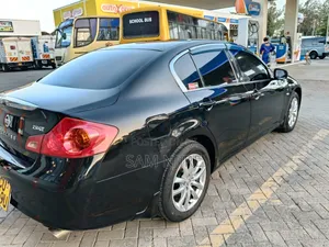 Nissan Skyline 2012 Black