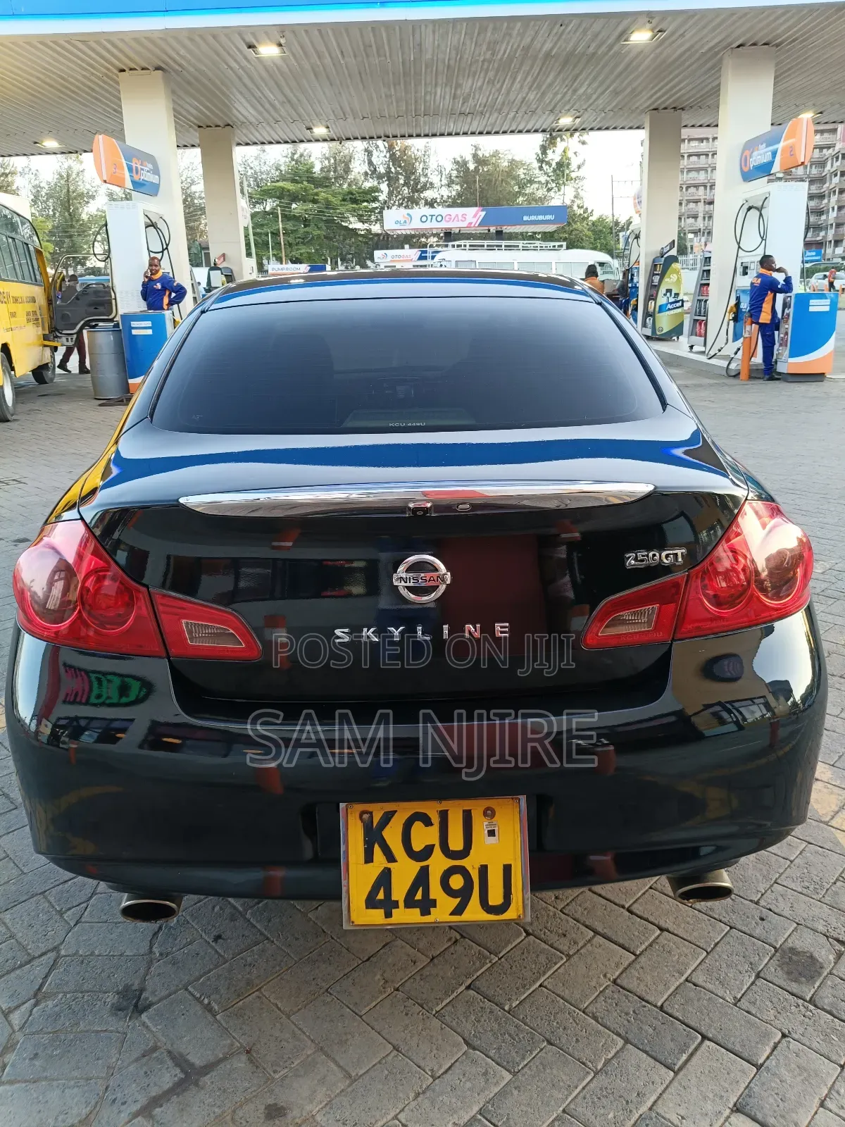 Nissan Skyline 2012 Black
