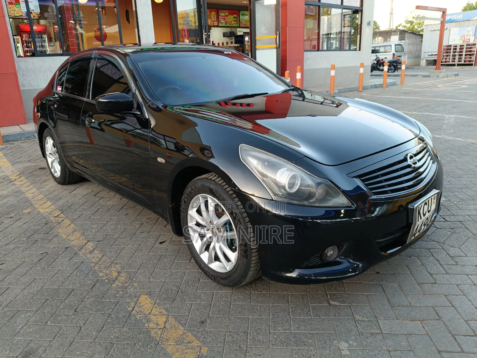 Nissan Skyline 2012 Black