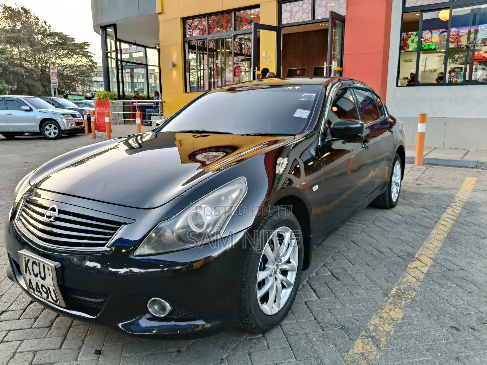 Nissan Skyline 2012 Black