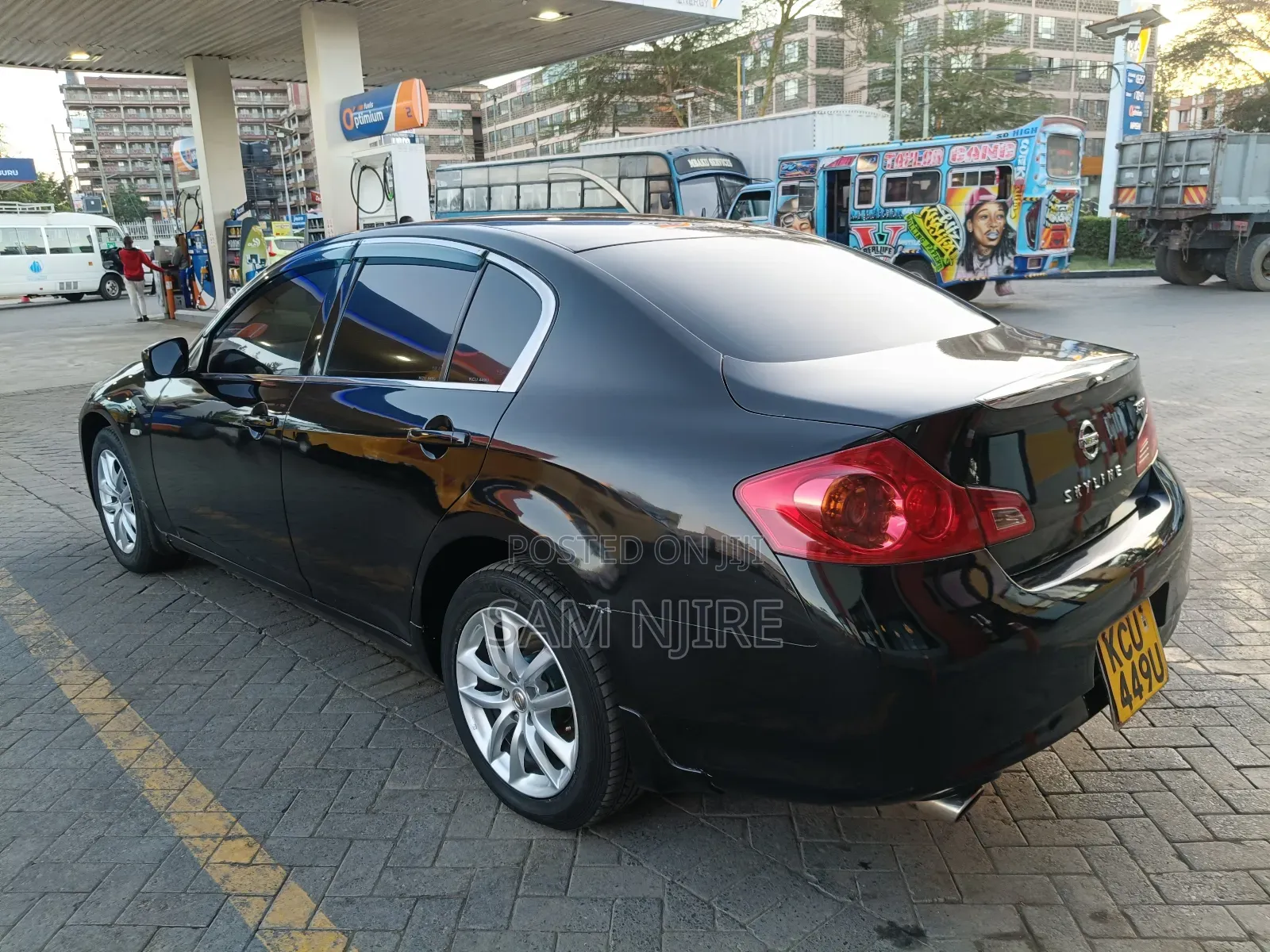 Nissan Skyline 2012 Black