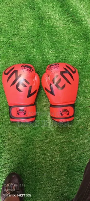 6 Oz Boxing Gloves/ Small Size Boxing Gloves