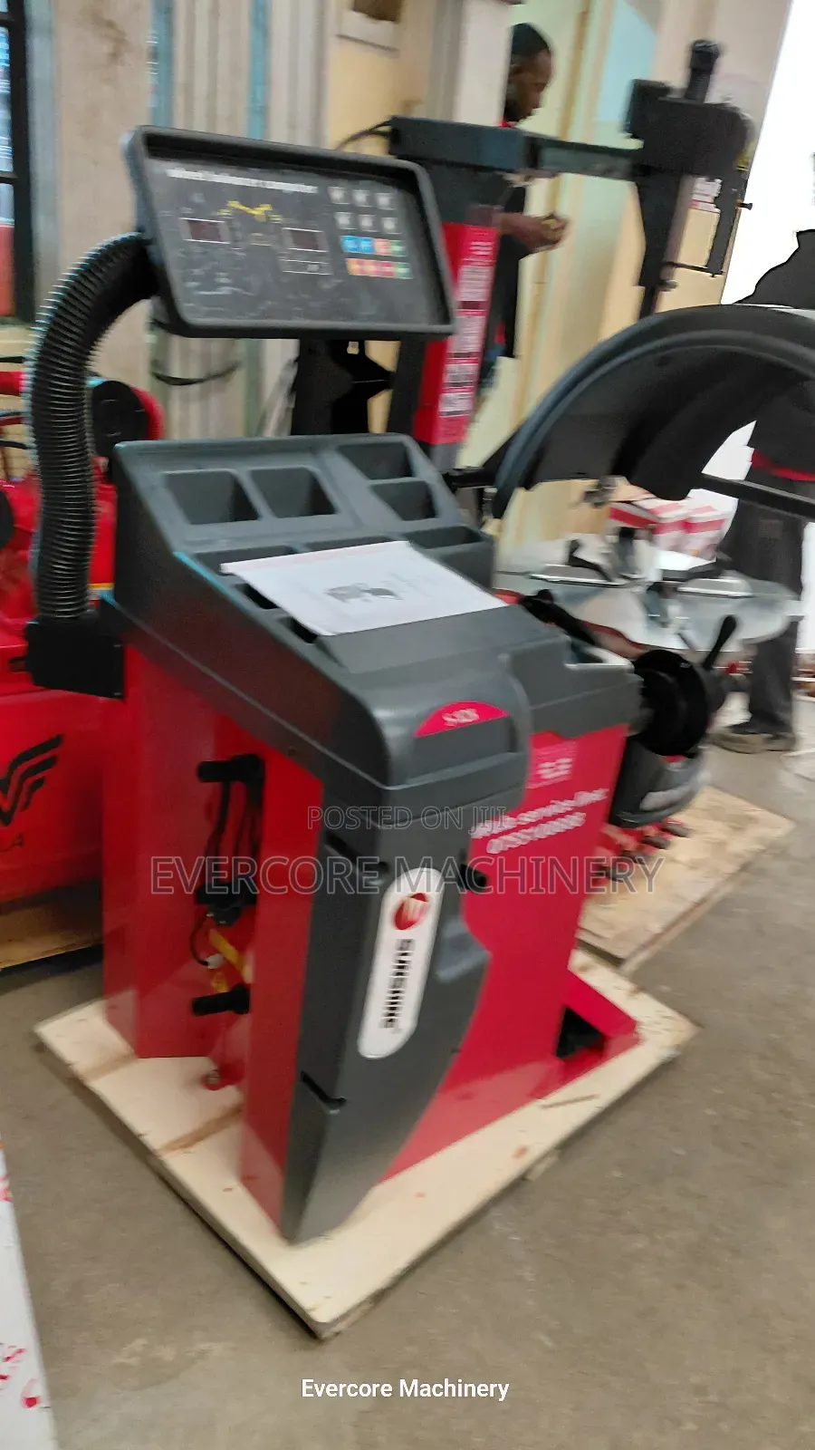 Commercial Wheel Balancer Machine With Computer System.