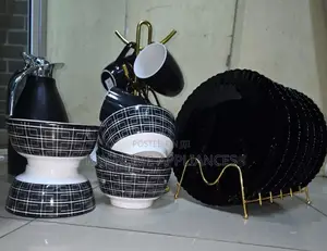 19 PCS Dinner Sets
6 Plates
6 Bowls
6 Cups
1 Flask