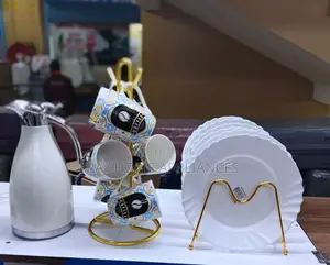 13pcs Breakfast Set 
6 Cups
6 Plates
2ltr Flask