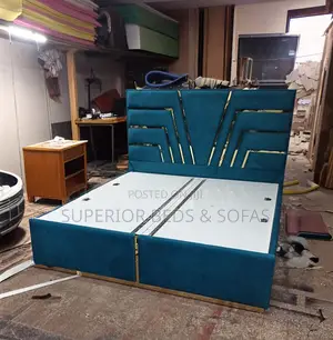 5x6 Art Deco Inspired Teal Bed With Gold Accents