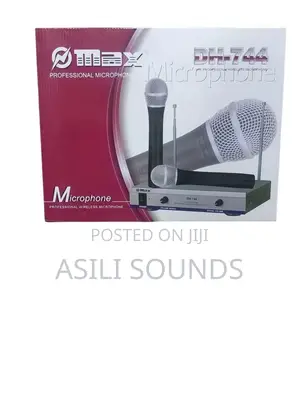 Omax 744 Wireless Microphone