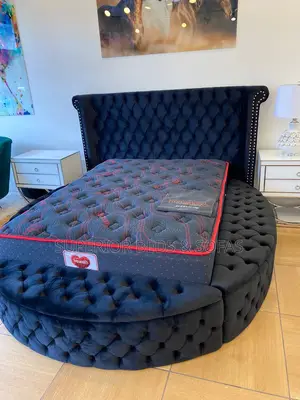 5x6 Elegant Dreamy Circular Upholstered Bed