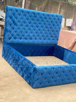 5x6 Luxurious Diamond-Tufted Chesterfield Bed