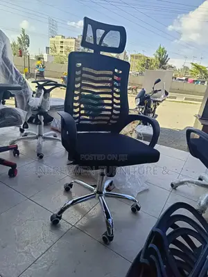 Adjustable Headrest Office Chair – Breathable Mesh Lumbar Support